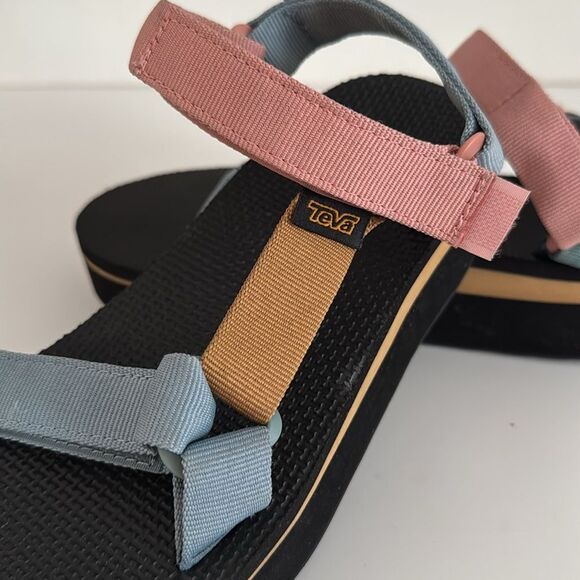 Teva Pink and Blue Sandals Minimalist Toe-Loop Design EUC - Picture 4 of 6